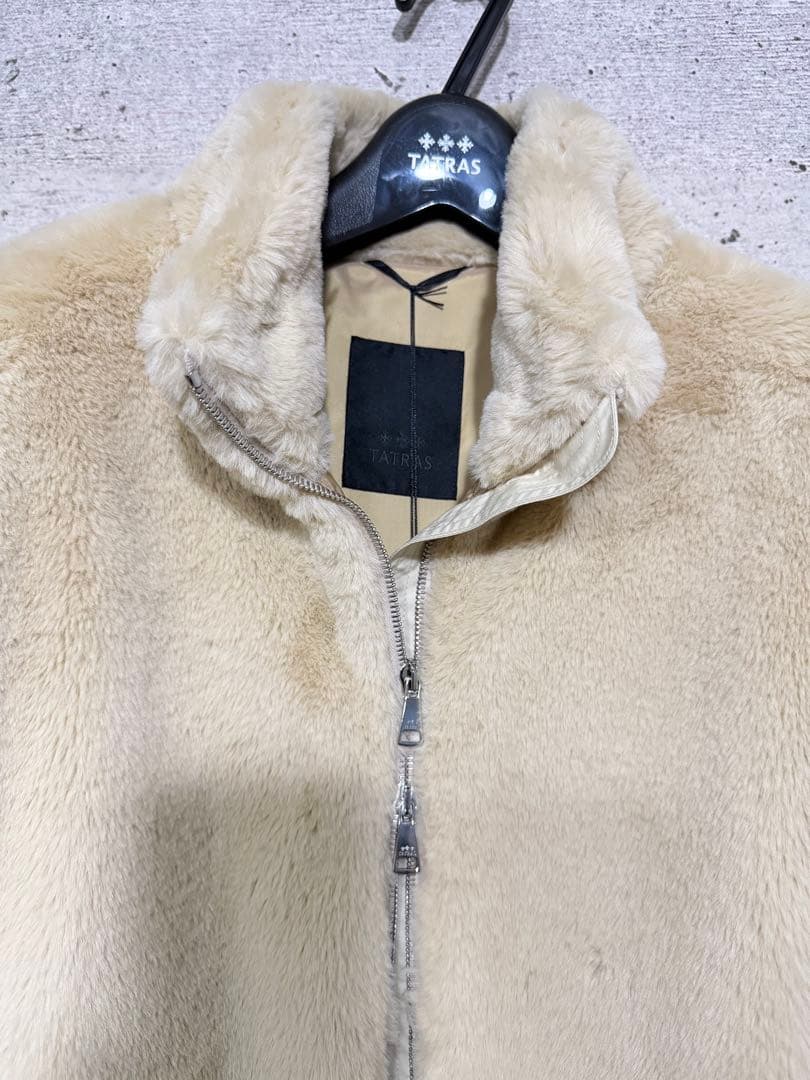 新品TATRAS エコファーブルゾン　ジャケット　大きめサイズ　ベージュ　メンズ
