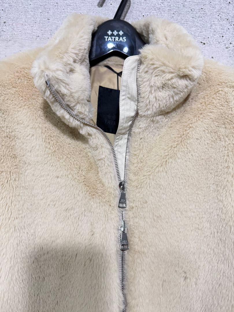 新品TATRAS エコファーブルゾン　ジャケット　大きめサイズ　ベージュ　メンズ