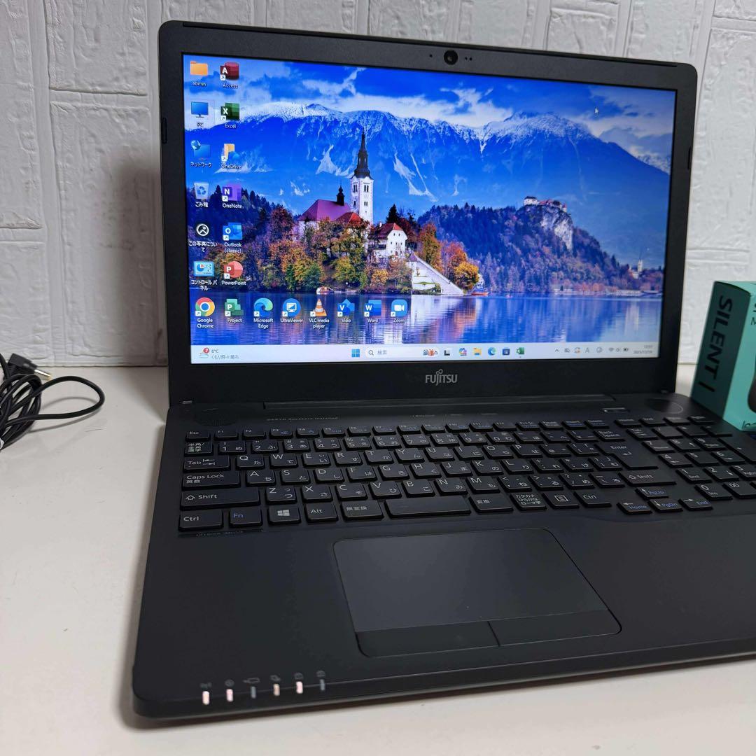 Windows11 オフィス付き　WebカメラSSD メモリ8GB 美品　富士通