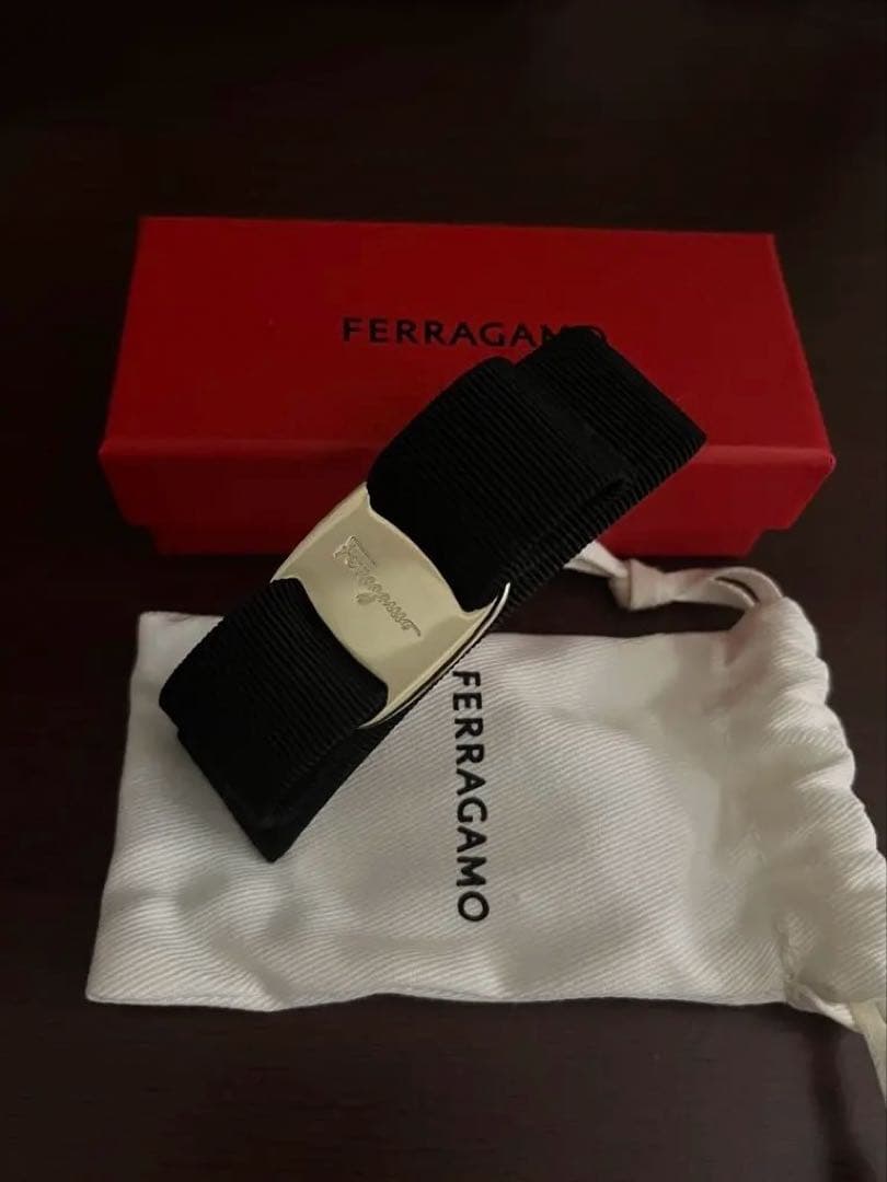 FERRAGAMO ブラックリボン ヘアクリップ