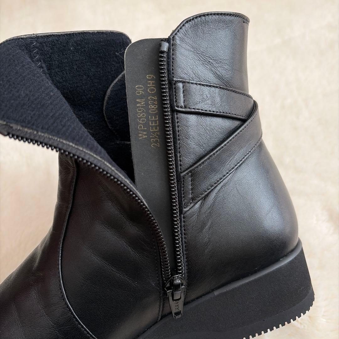 【ペダラ】23.5 アシックス ショートブーツ クロスベルト 黒 サイドジップ