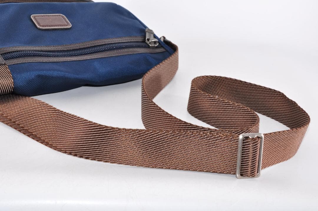 美品 TUMI トゥミ アルファブラボー メッセンジャーバッグ ショルダー　２