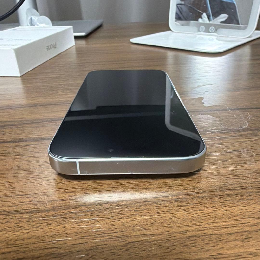 美品　Apple iPhone 16Pro本体　ホワイト