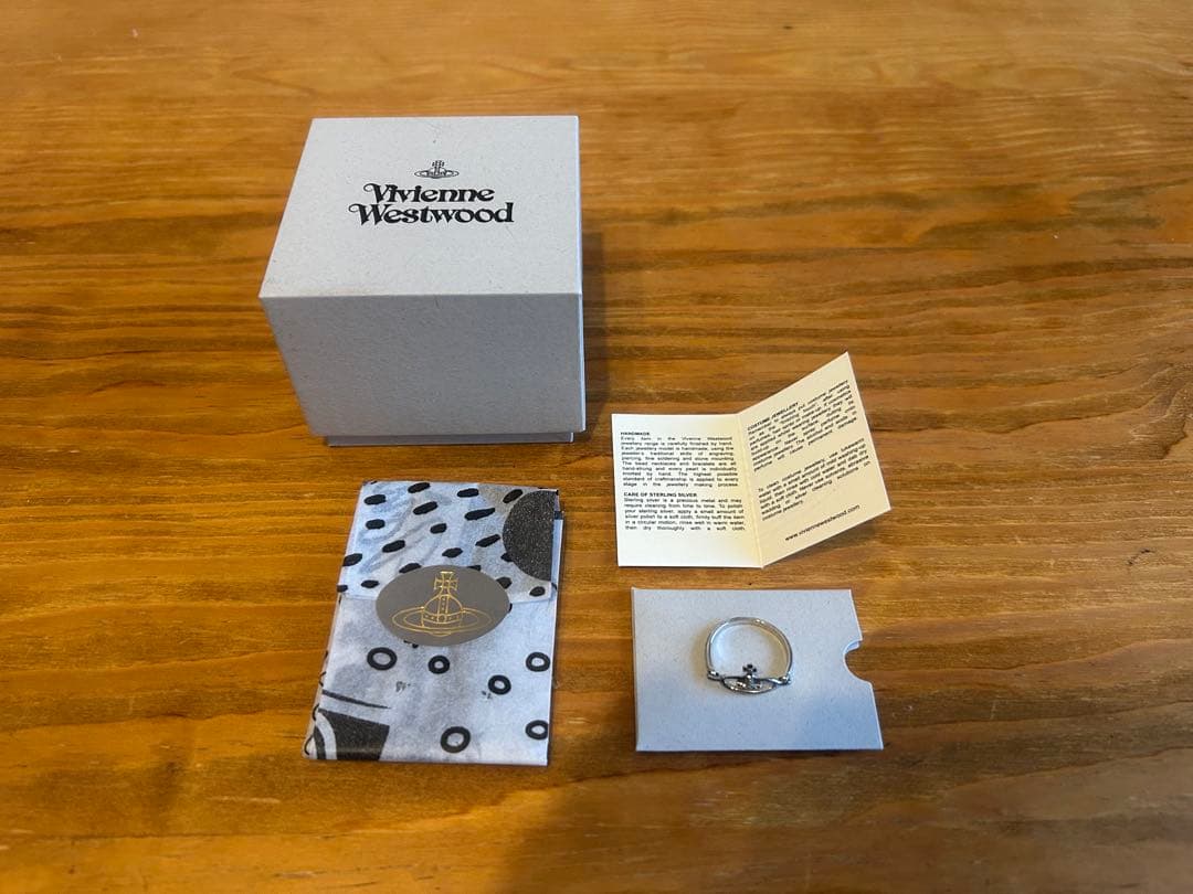 Vivienne Westwood シルバーリング