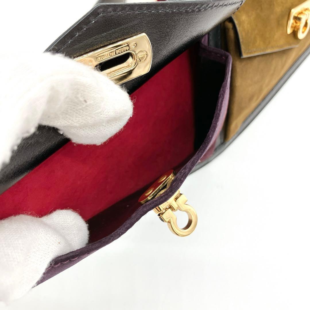 希少【Salvatore Ferragamo】ボディバッグ　ガンチーニ金具