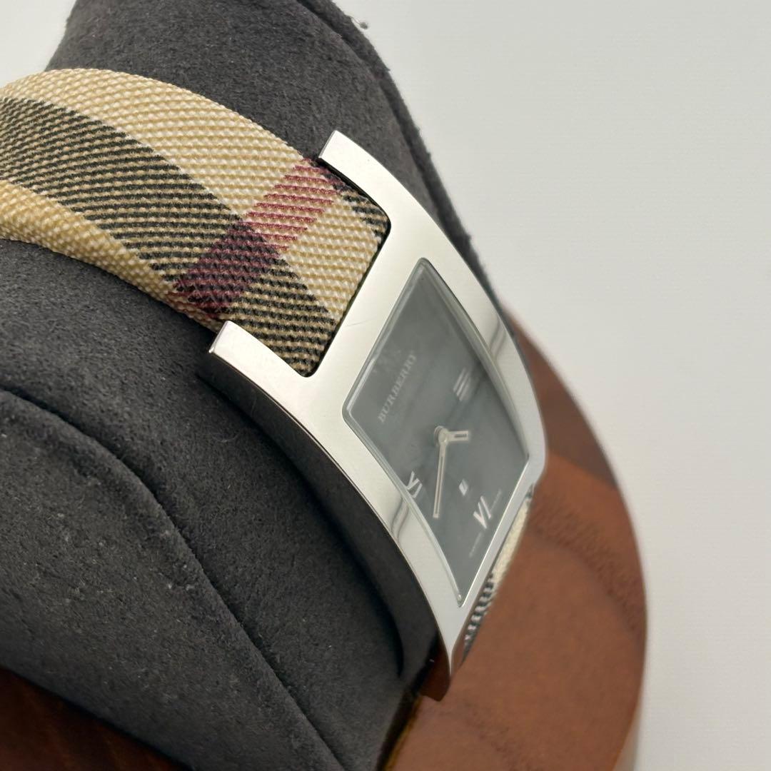 【超希少】バーバリー　ノバチェック　クォーツ　ブラック　メンズ　14000G