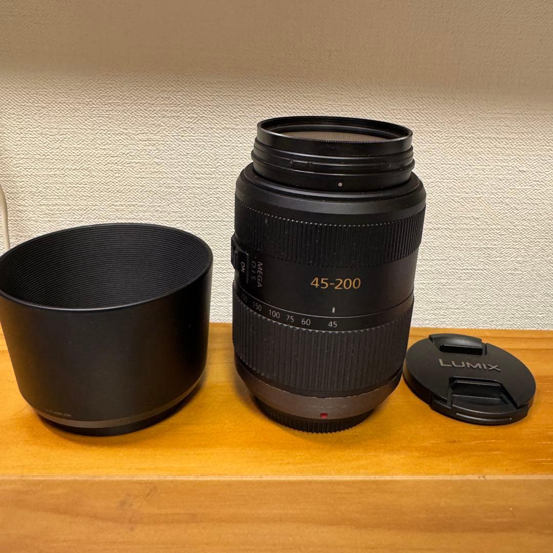 LUMIX 45-200mm f4〜5.6ズームレンズ