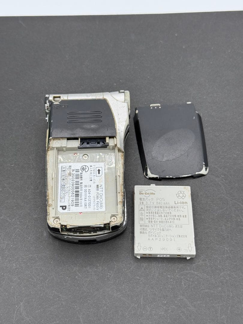 ドコモ　FOMA P900iV クラウド アドベントチルドレン