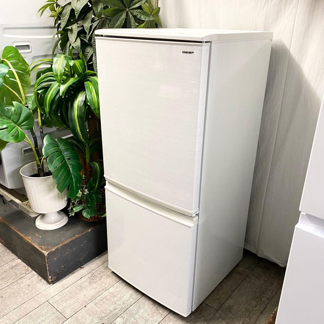 どっちも付け替えドアだから引越しでも連れてける♪2ドア冷凍冷蔵庫137L