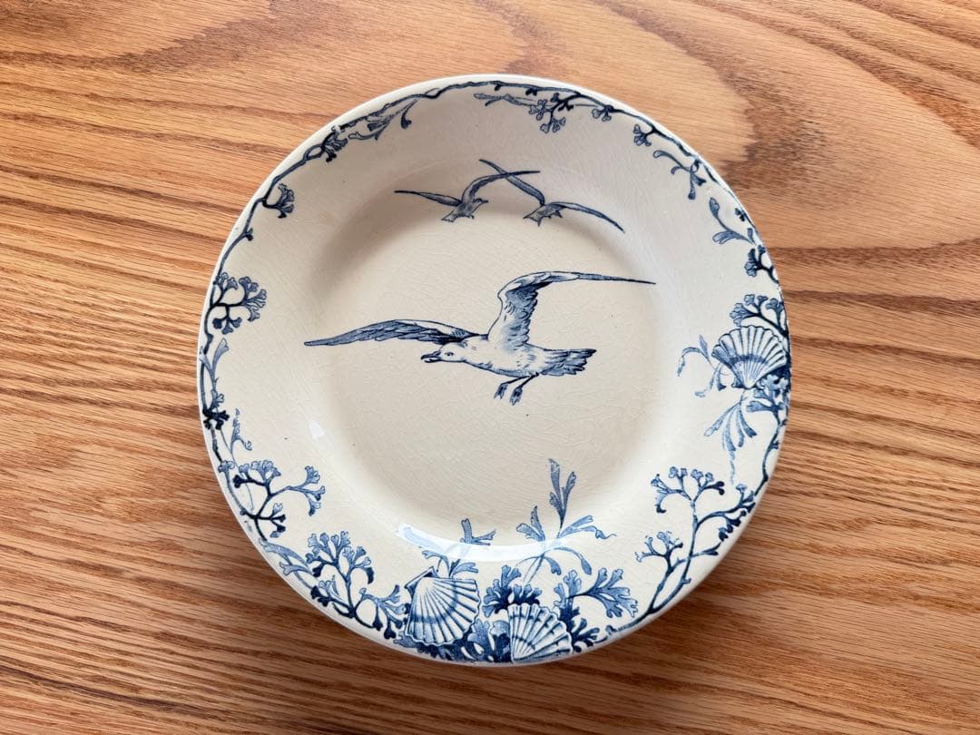 アンティーク　青い鳥と植物の模様の陶器皿