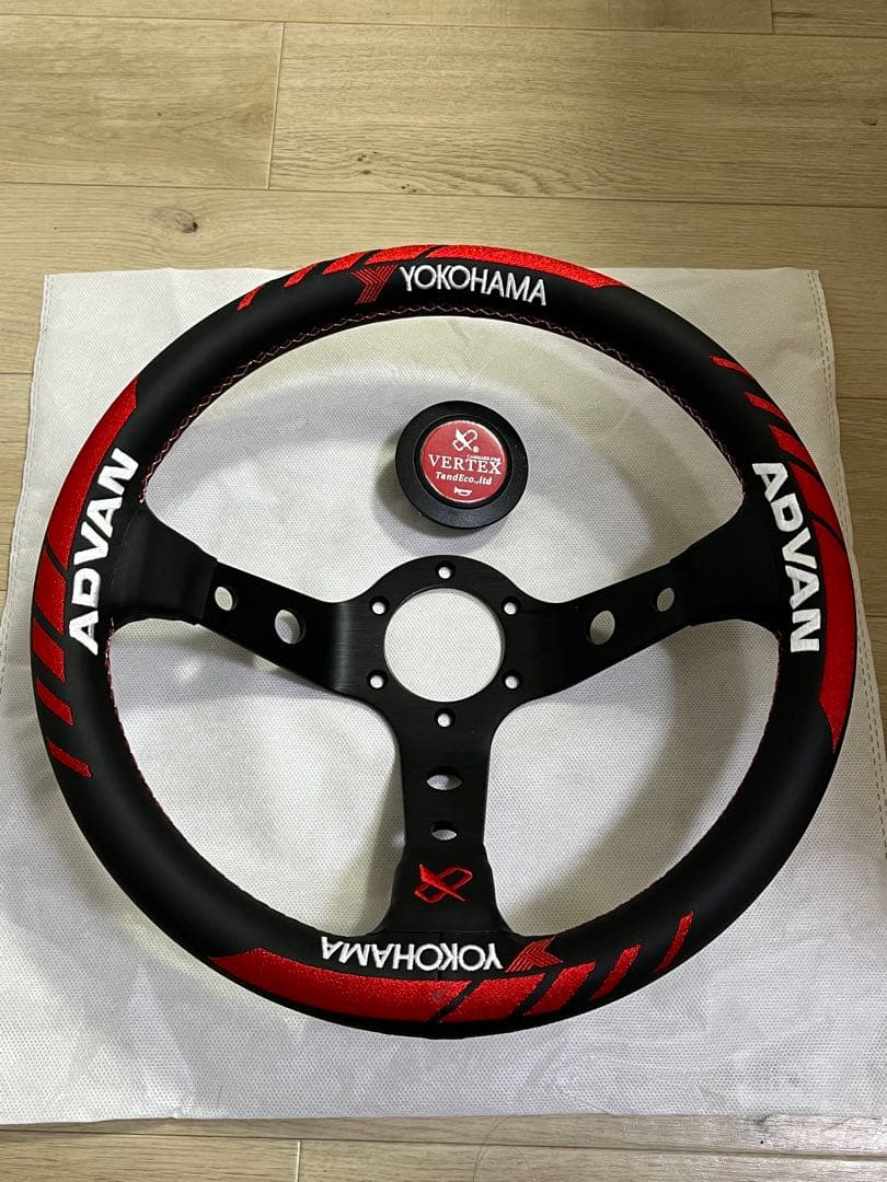 未使用【YOKOHAMA ADVAN VERTEX】ステアリング320mmレザー