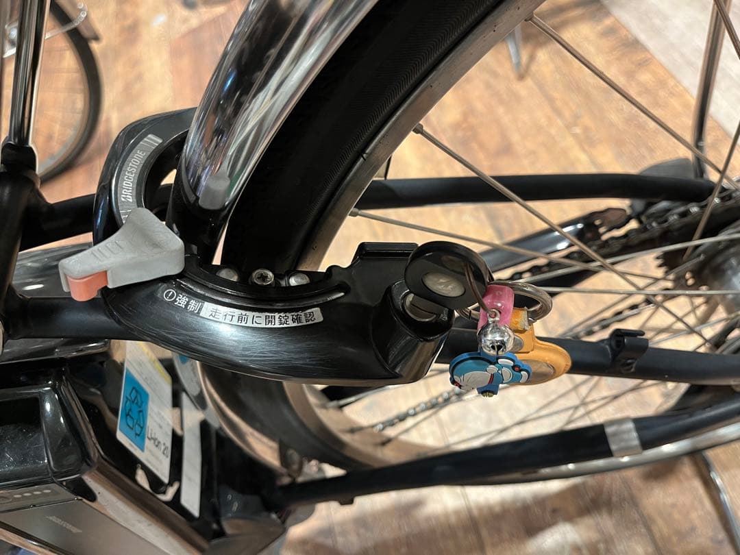 22年4月購入 横浜駅 ブリヂストン 電動アシスト自転車 黒 アシスタU DX