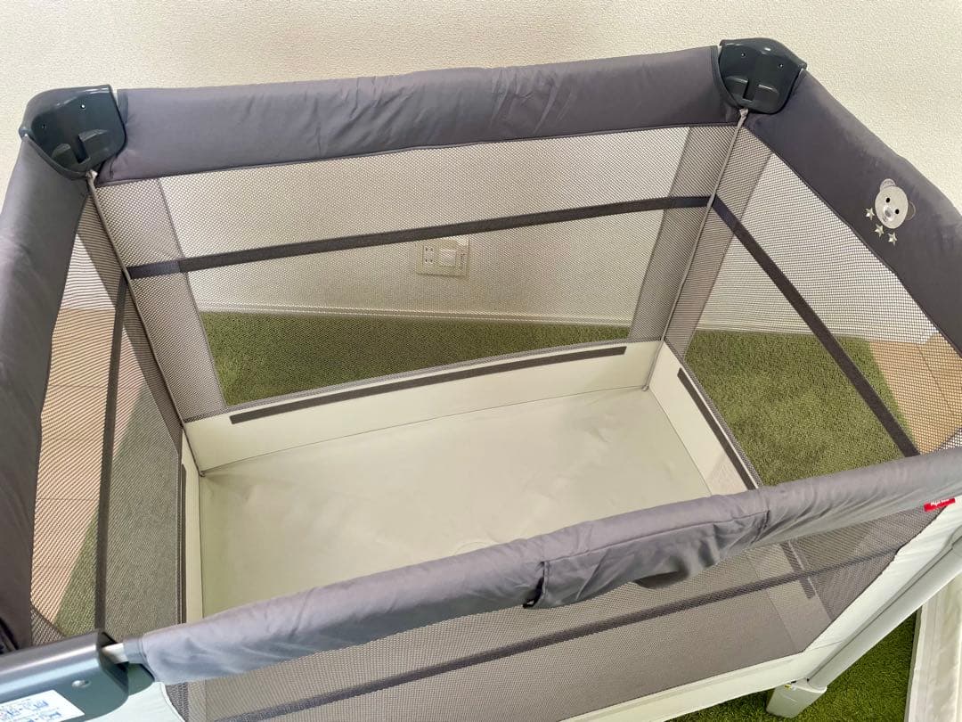 アップリカ　ココネルエアー　グレーベアー　ベビーベッド