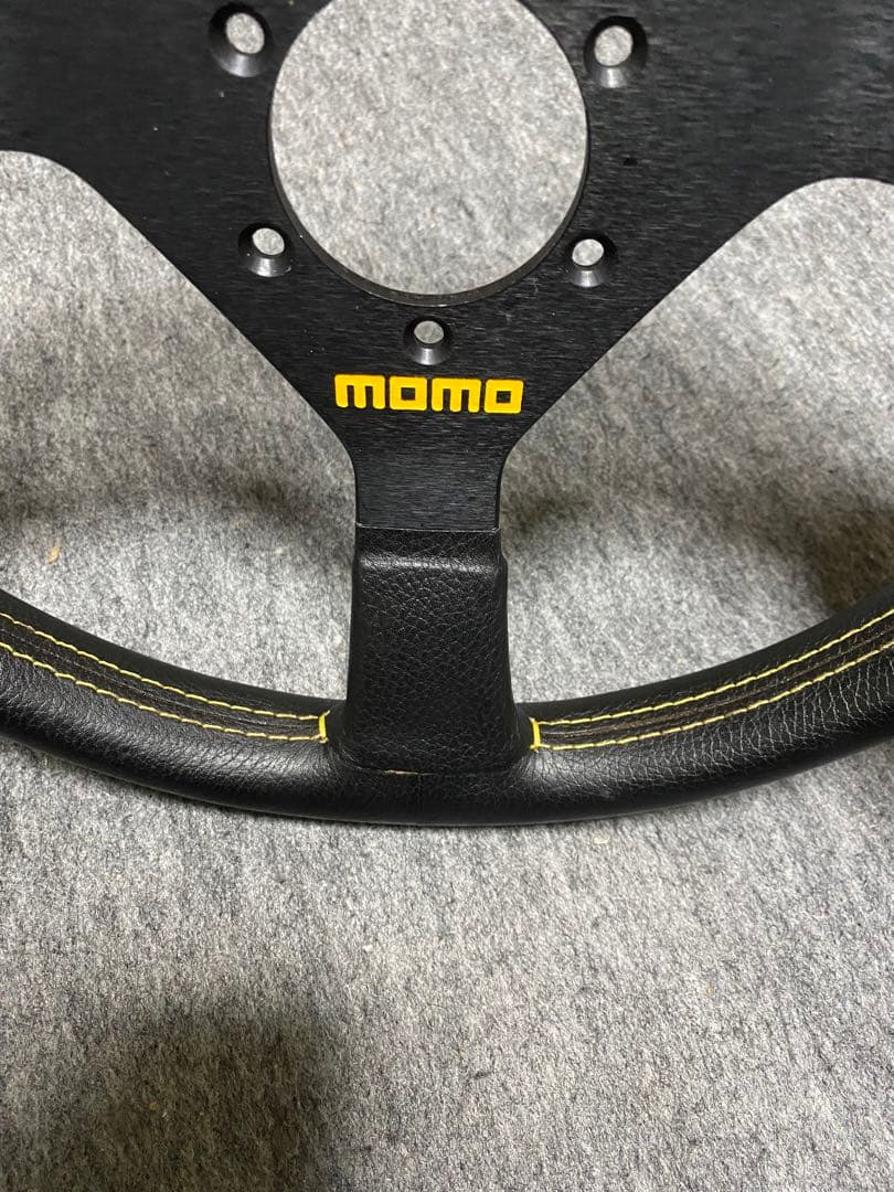 MOMOステアリング　V35