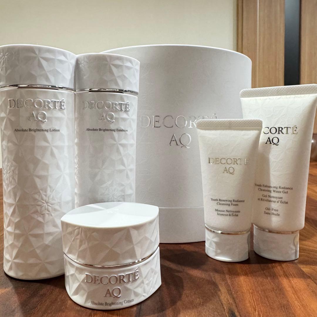 コスメデコルテAQ ブライトラディアンスコフレⅱ（毛穴美容オイル無し）