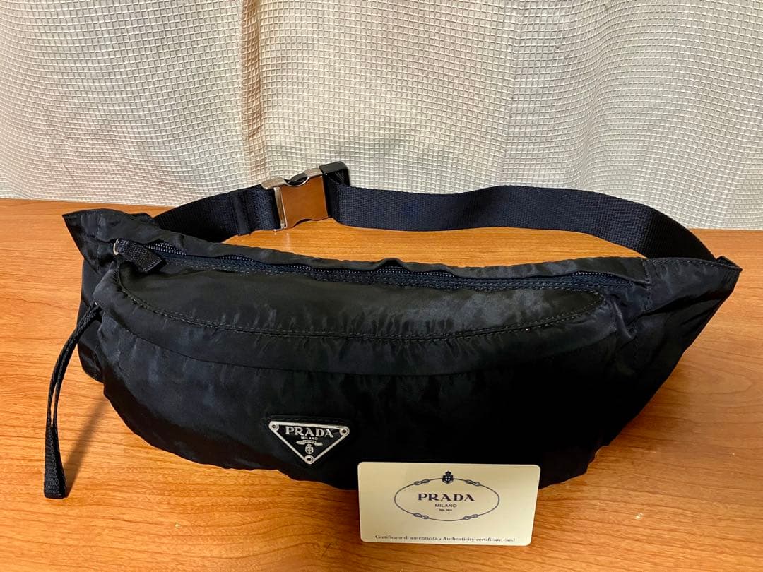 【美品】プラダ PRADA ボディバッグ ウエストポーチ ブラック V132