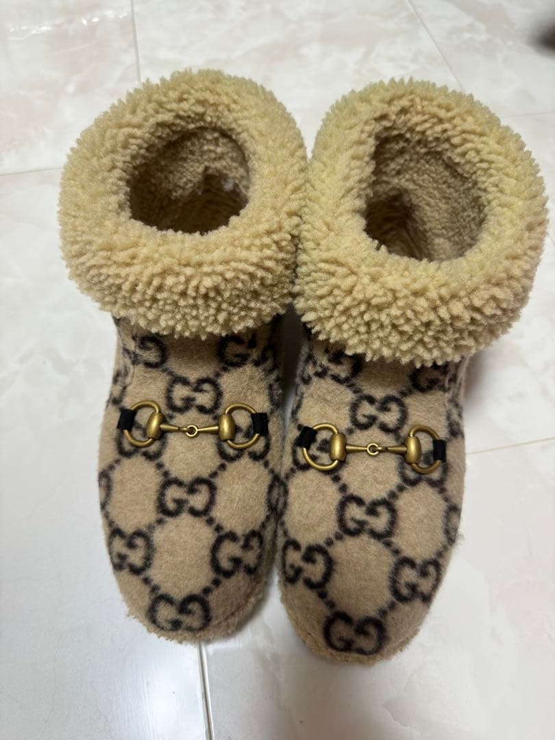 Gucci ムートンブーツ