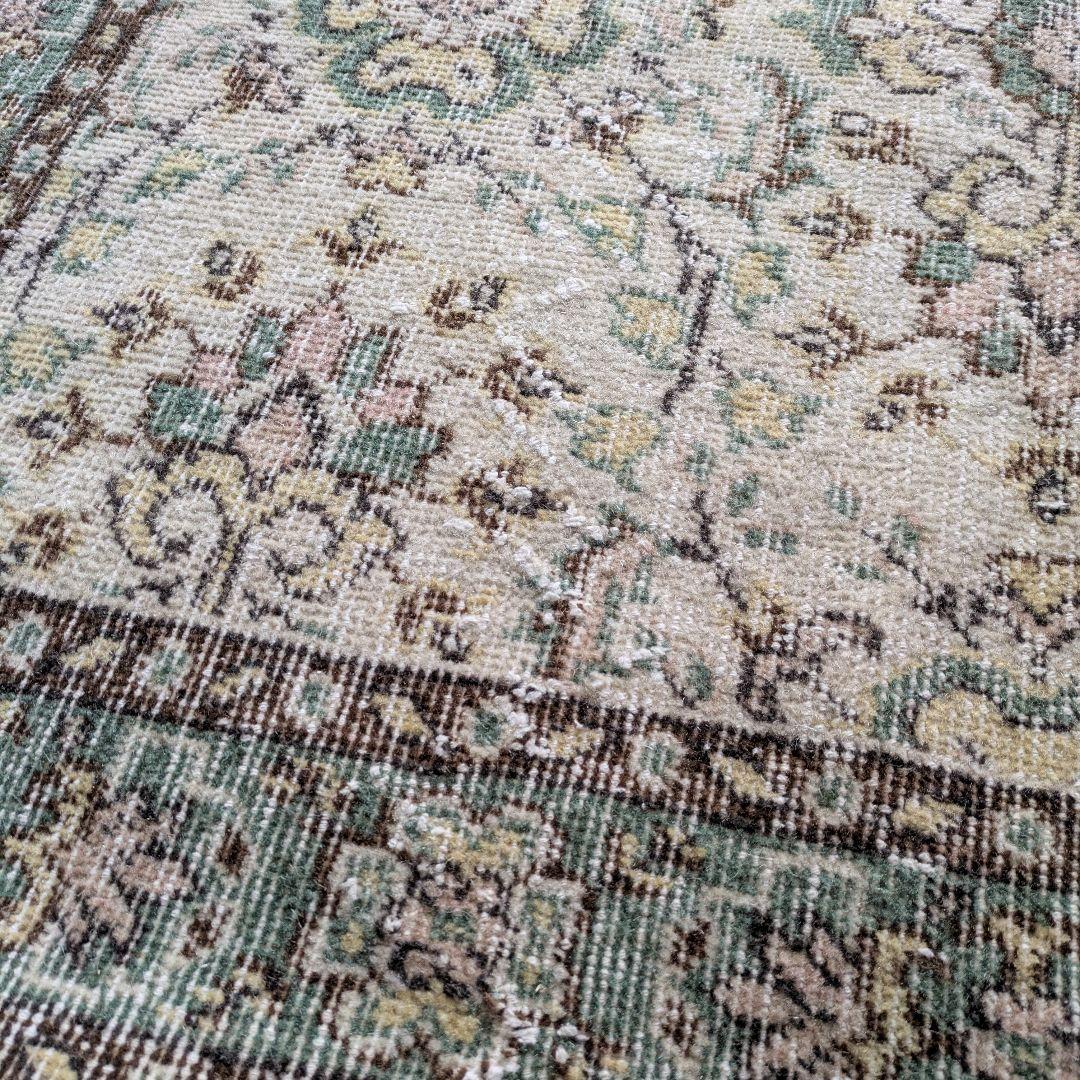 118×207 ベージュ×グリーン　花柄と縁取り　トルコヴィンテージラグ