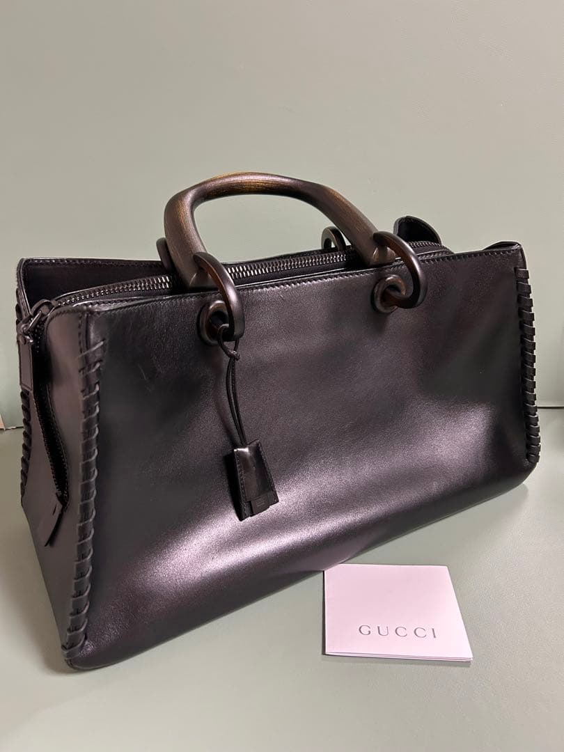 美品　グッチバック　レザー