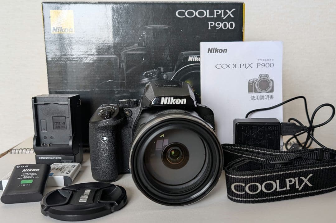Nikon COOLPIX P900 本体と付属品