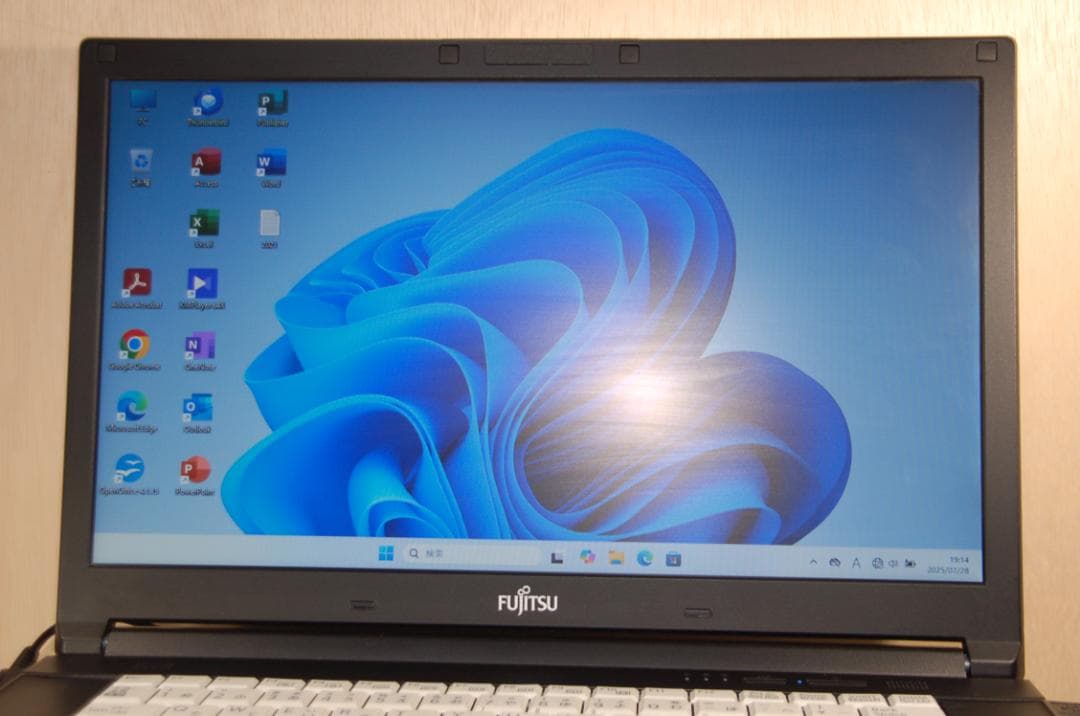 Fujitsu ノートパソコンWin-11 Office メモリー8GB SSD