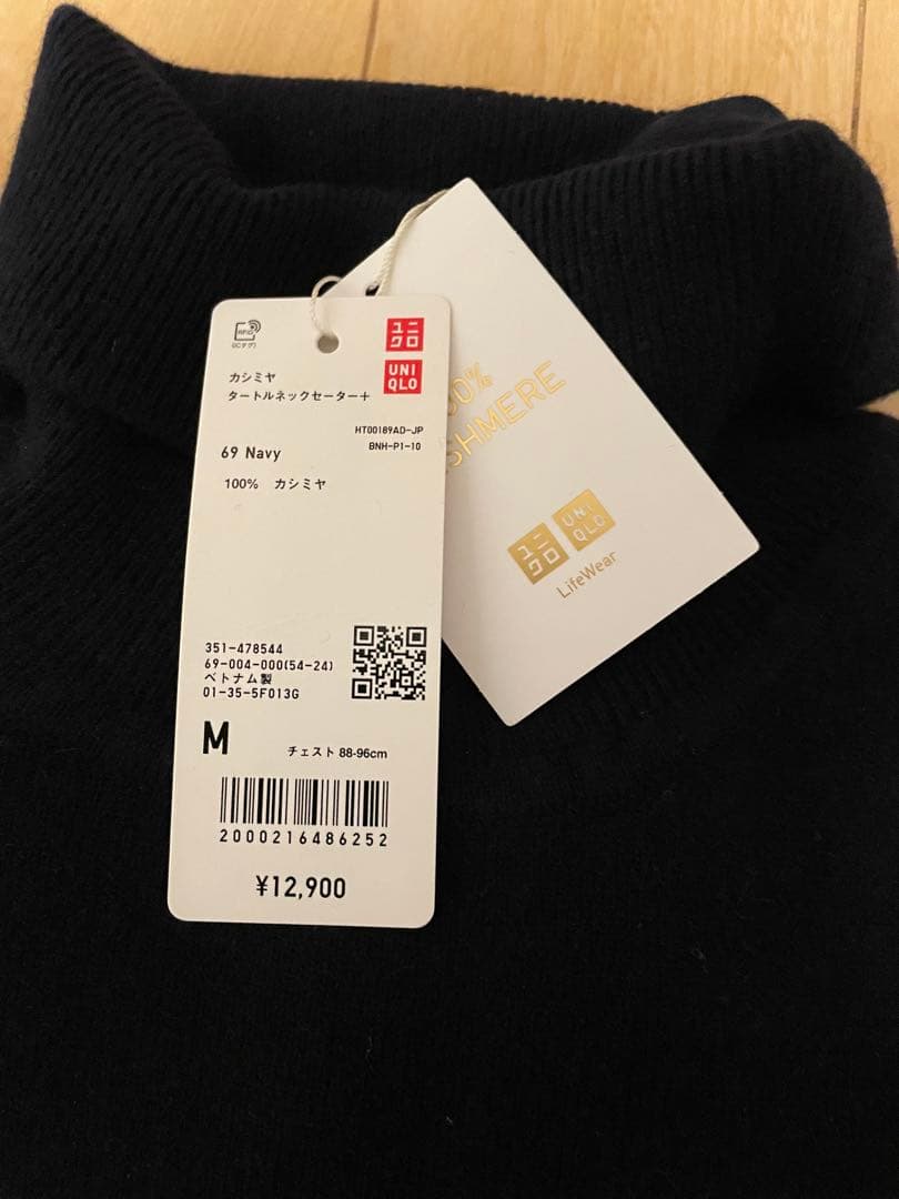 2/8まで最終値下　新品　UNIQLO 紺　カシミヤタートルネックセーター M