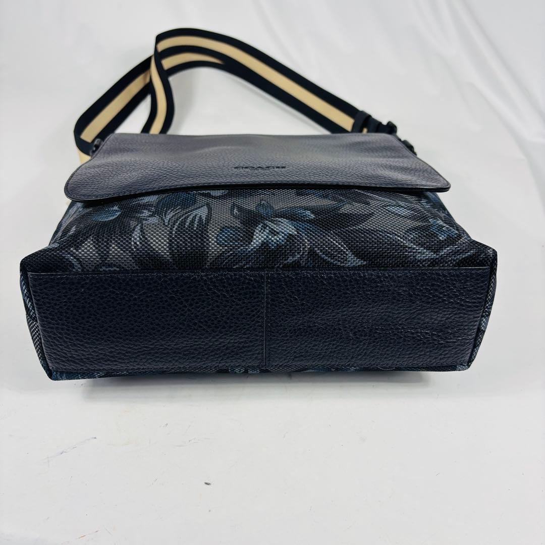 美品　コーチ 　 ショルダーバッグ　メッセンジャーバッグ　 ハワイアン柄