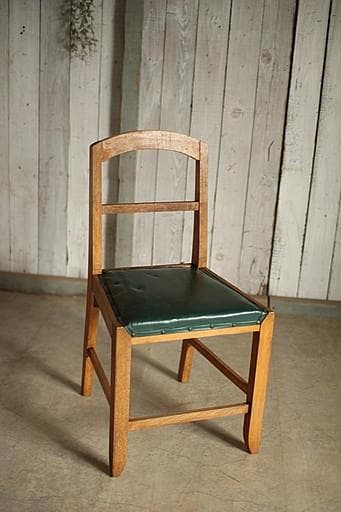 古い木製の椅子　レトロ　チェア　古家具　古道具