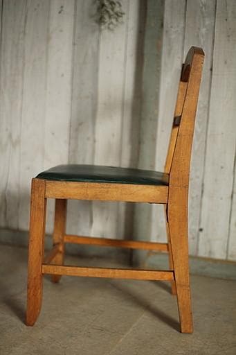 古い木製の椅子　レトロ　チェア　古家具　古道具