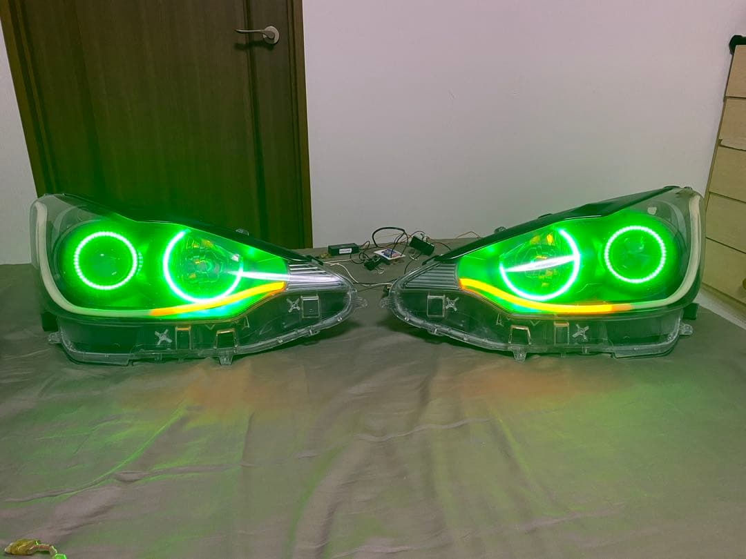 TOYOTA トヨタ 純正 NHP10 アクア 前期 ハロゲン ヘッドライト