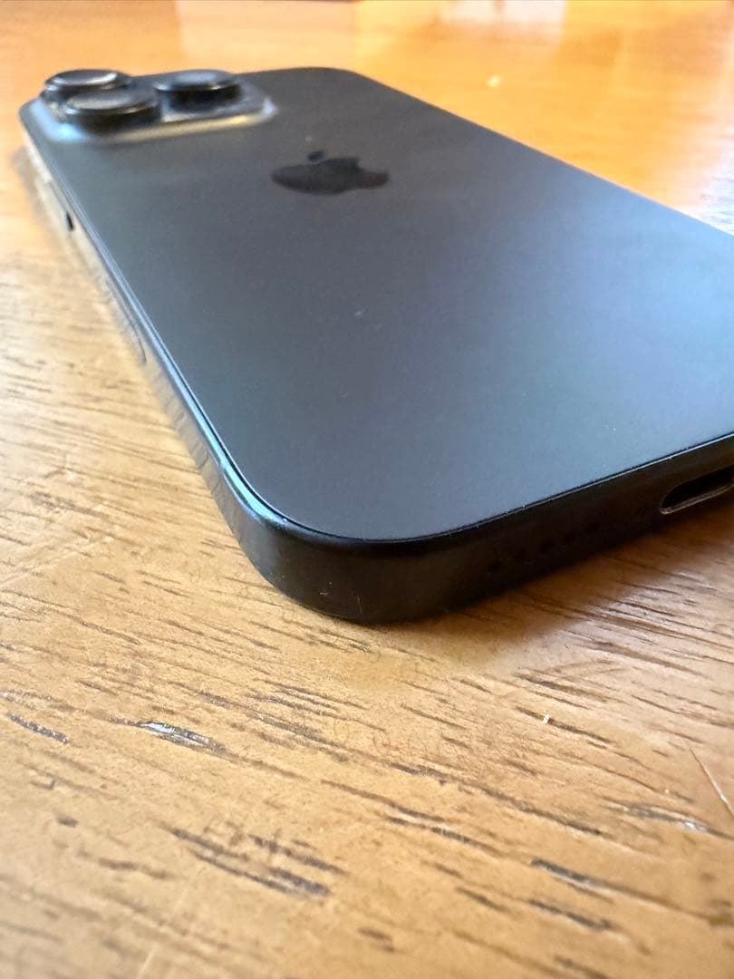 シ*ナ様 Apple iPhone 16 Pro 本体 充電ケーブル　画面保護シ