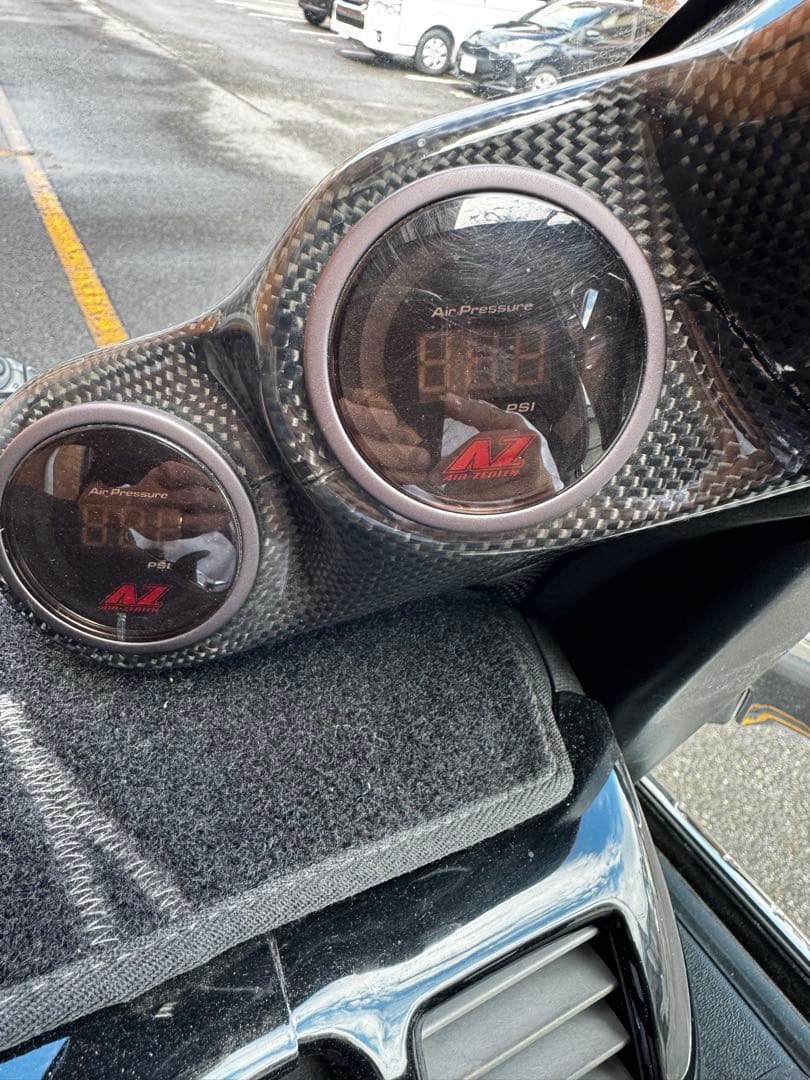 早い者勝ち❣️ハイエース Aピラーカーボン調 メーター増設等に