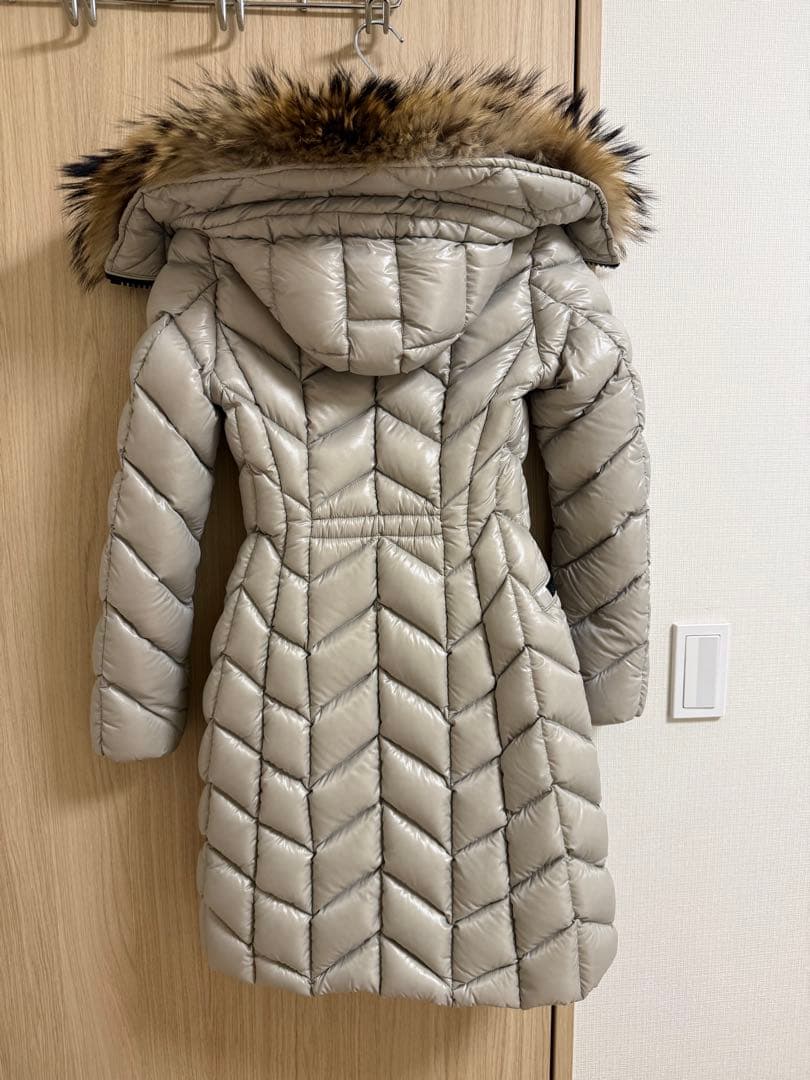 00サイズ　モンクレール　ファー付きダウンジャケット