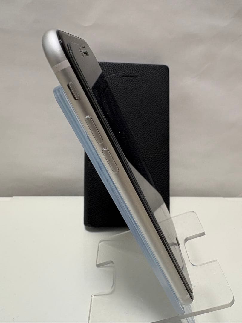 Apple iPhone SE (第2世代) ホワイト64GB 本体SIMフリー