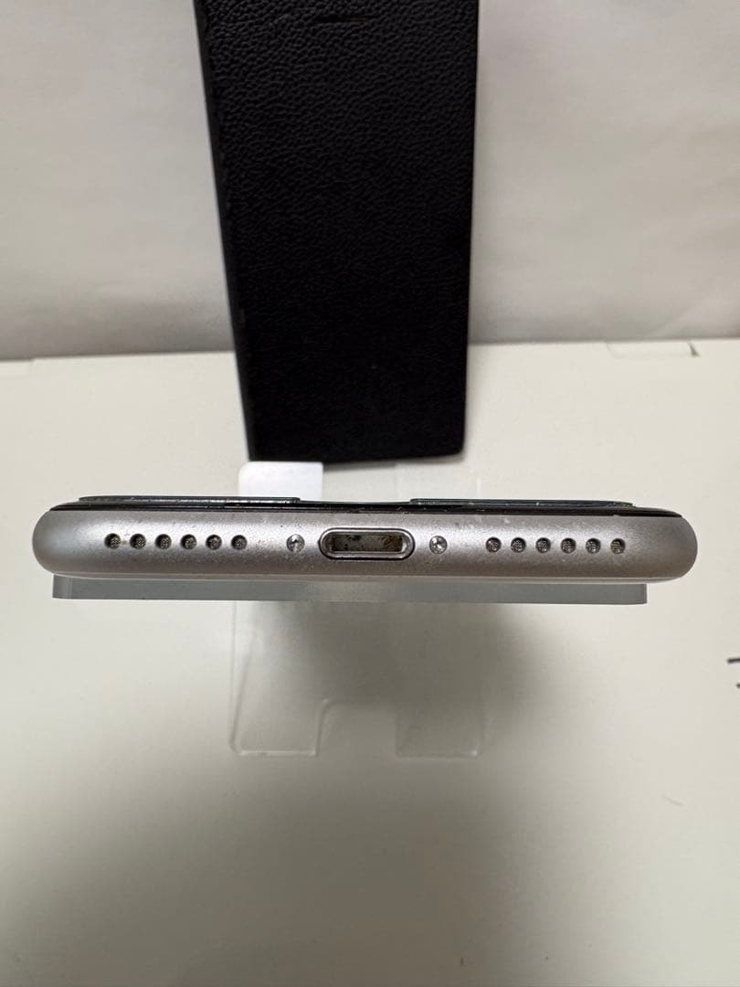 Apple iPhone SE (第2世代) ホワイト64GB 本体SIMフリー