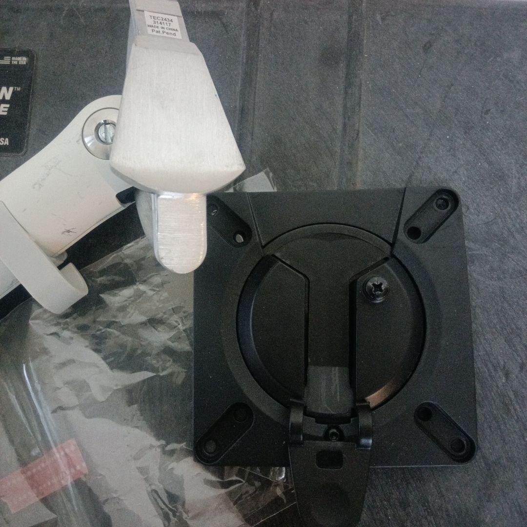 ハーマンミラー　flo モニターアーム