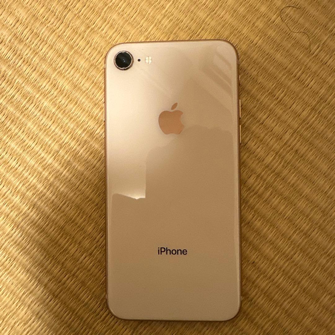 あ*い様 Apple iPhone 8 ゴールド 本体 + ケース　美品