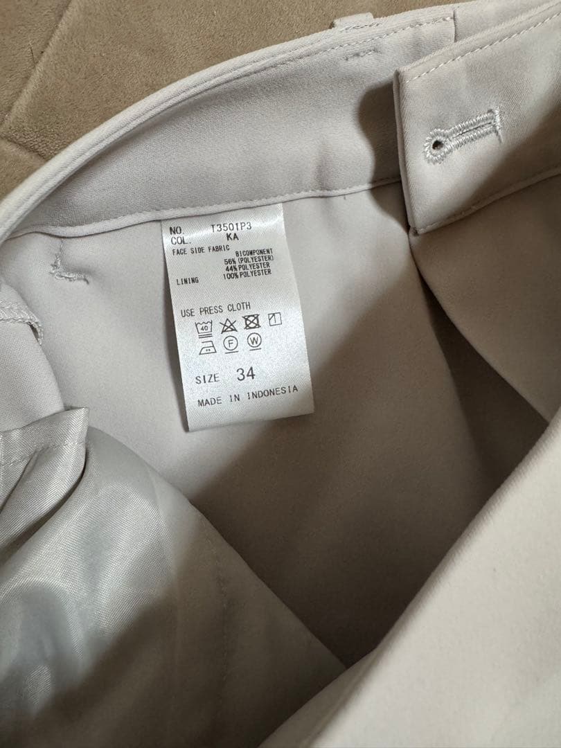 ホワイト(グレー味あり) ノーカラー スーツ ワイドパンツ