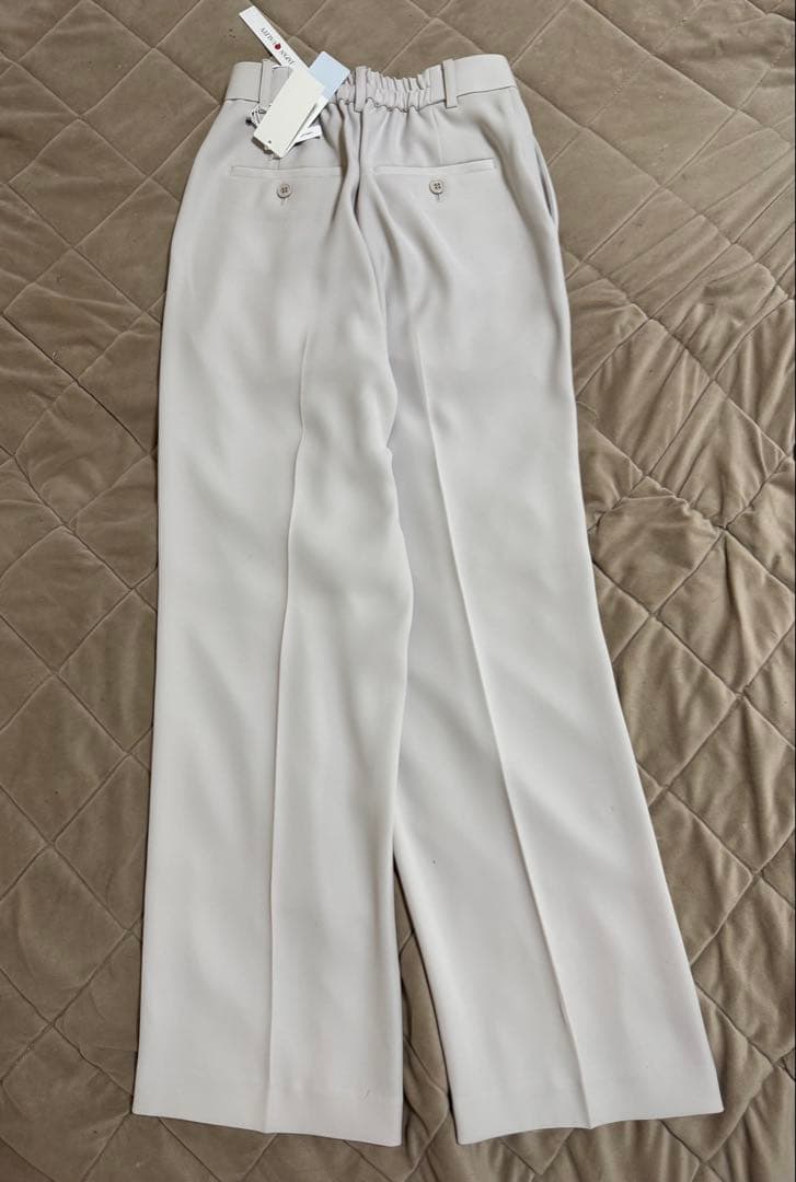 ホワイト(グレー味あり) ノーカラー スーツ ワイドパンツ