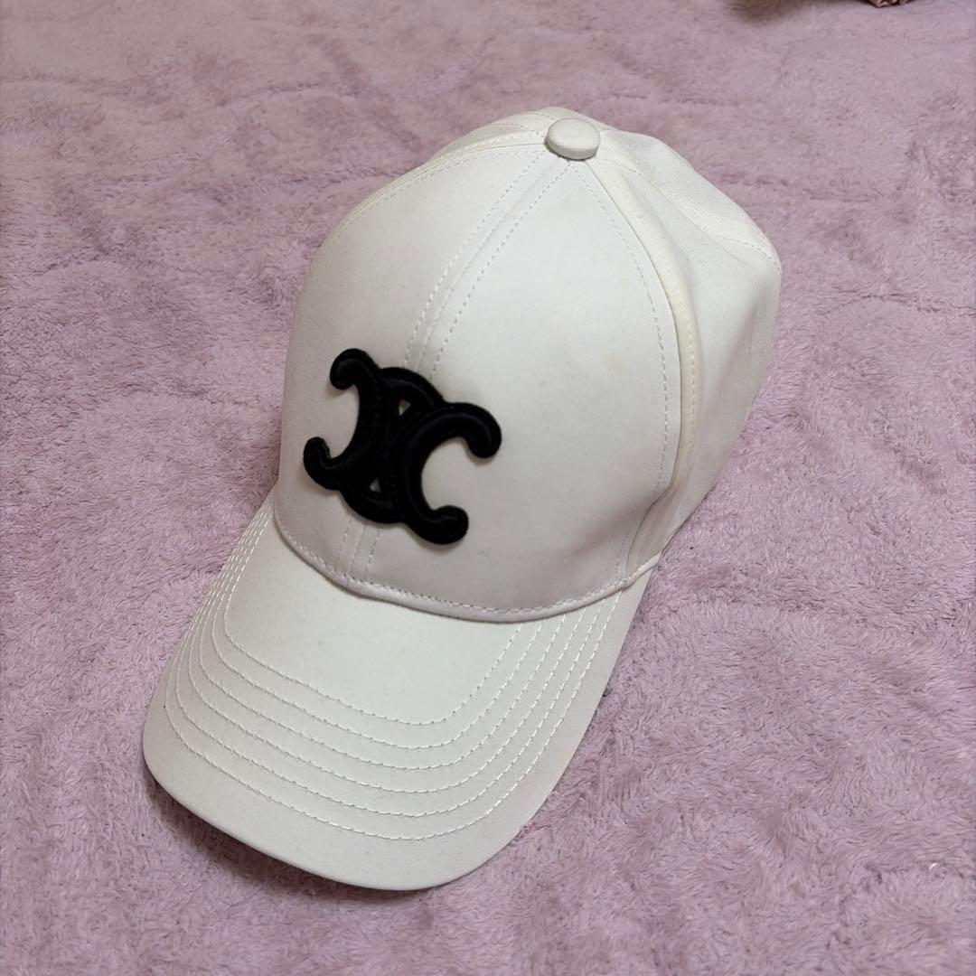 セリーヌ　ホワイト ベースボールキャップ ブラックロゴ