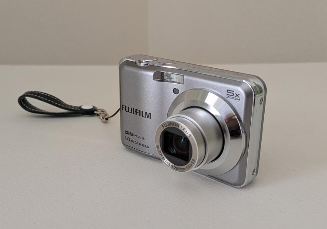 FUJIFILM FinePix AX600シルバー/乾電池式