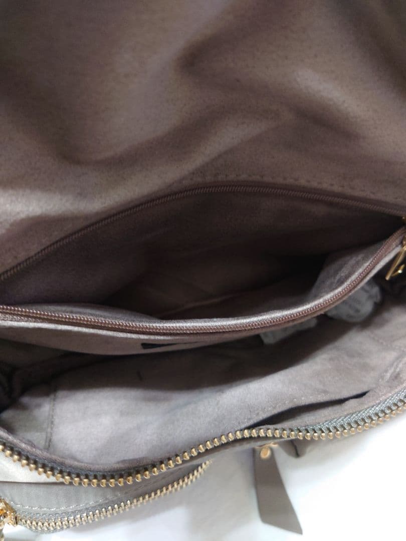 新品タグ付き ペシンシャ ポケットデザイン ショルダーバッグ グレー