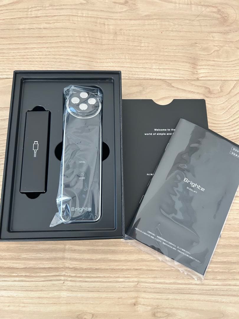 美品　Brighte ELEKI LIFT（ブライト エレキリフト）　美顔器