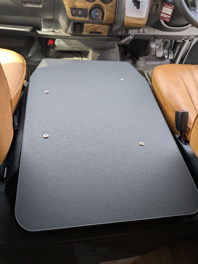 ハイエース200系　ワイド　センターコンソール　フラットテーブル　ショートタイプ