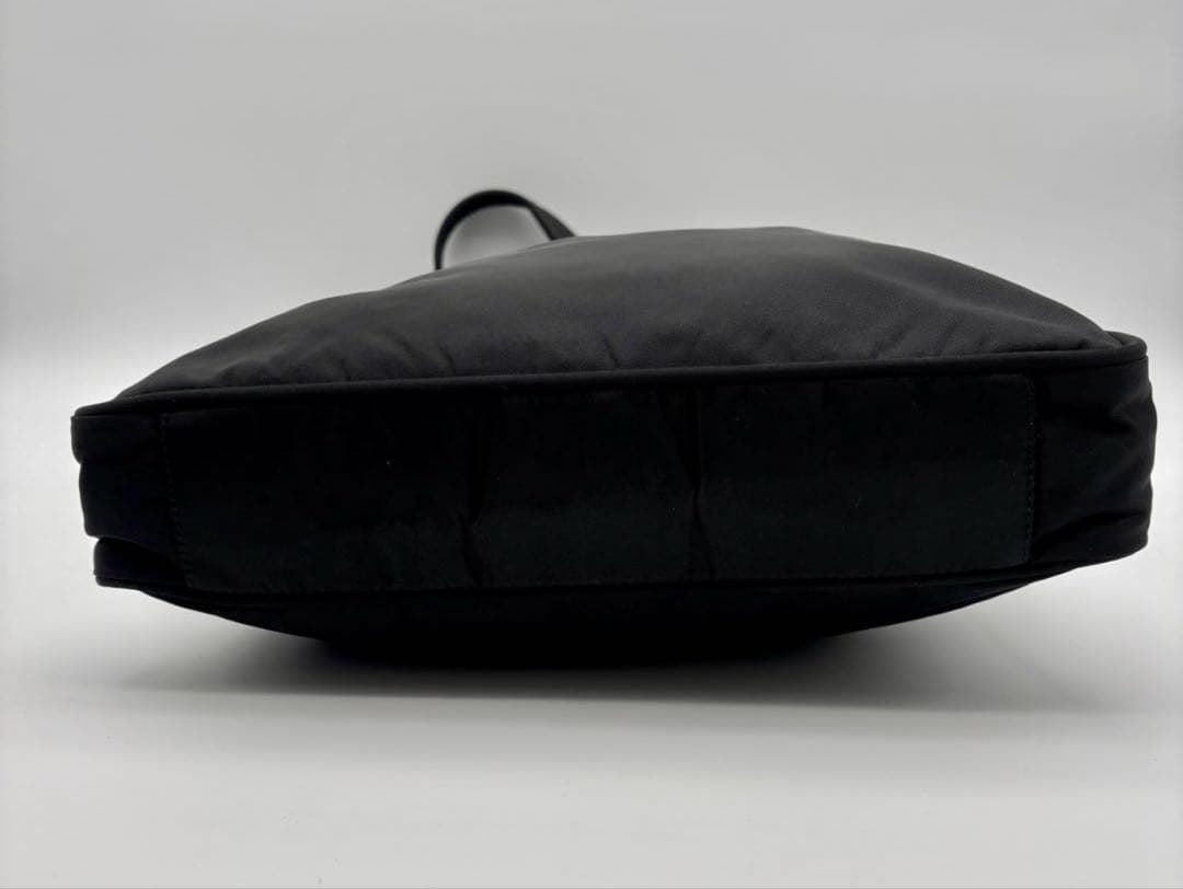 美品✨プラダ　トートバッグ　三角ロゴ　テーストナイロン　ネロ　ブラック　A4