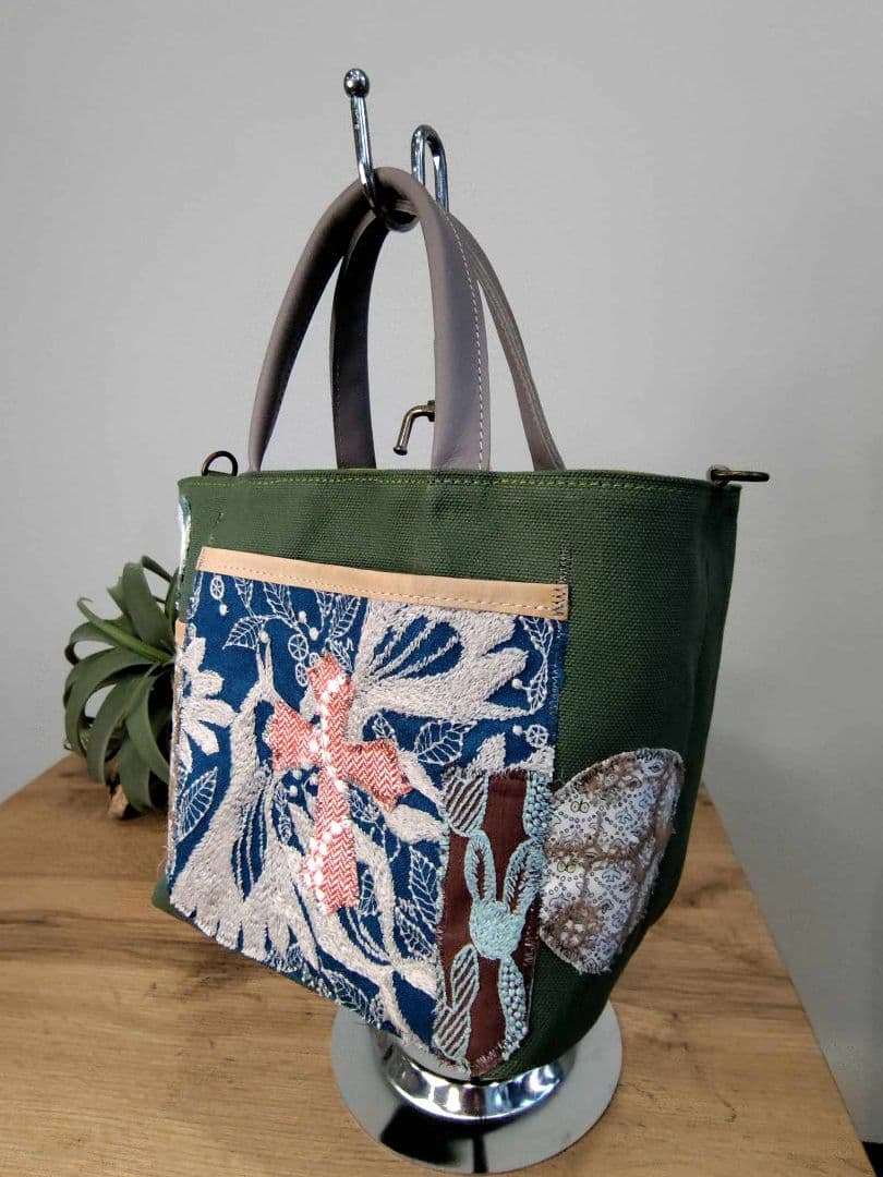 ミナペルホネン /タンバリンクロスカケラパッチ/しきりトートSサイズ/カーキ