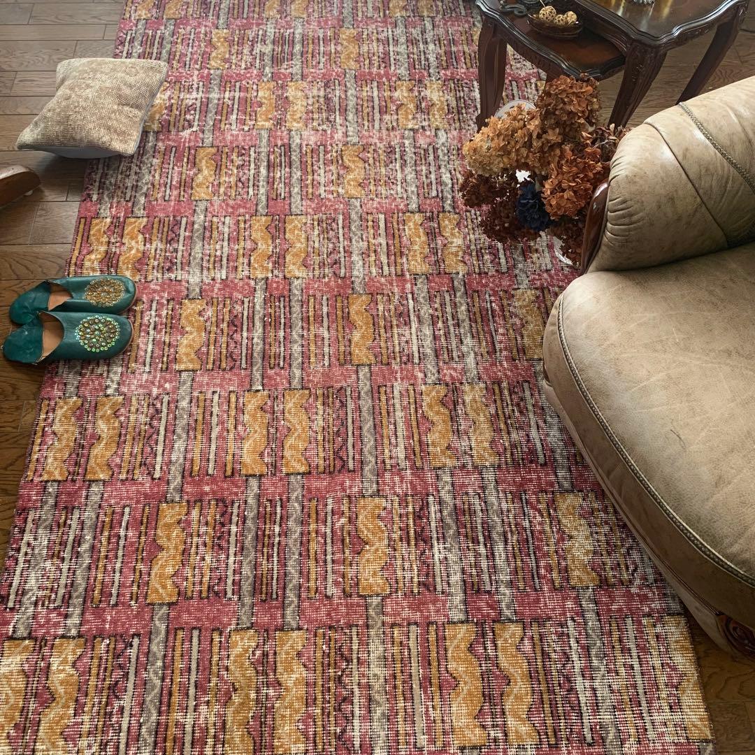 トルコヴィンテージラグ　213×117 レア　ジオメタリック　レトロピンク