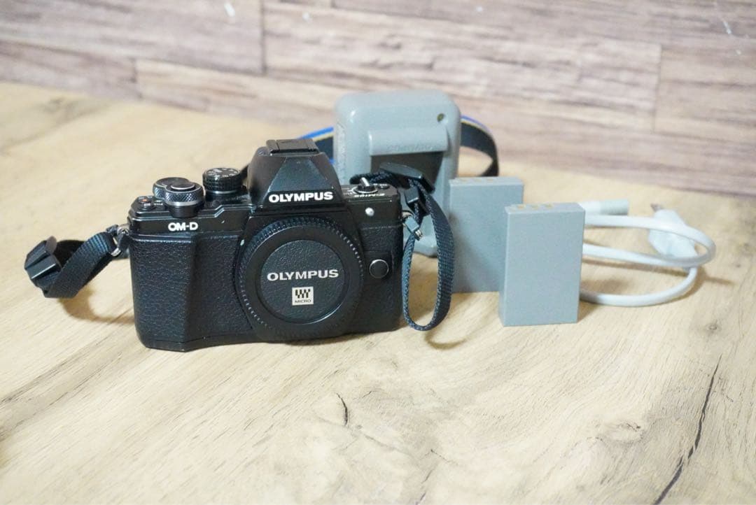 動作品OLYMPUS OMD E−M10 MarkⅡ カメラ本体バッテリーセット