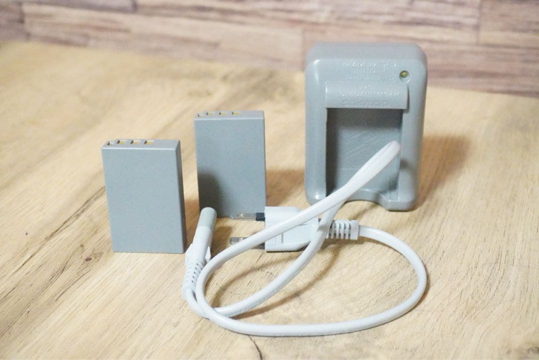 動作品OLYMPUS OMD E−M10 MarkⅡ カメラ本体バッテリーセット