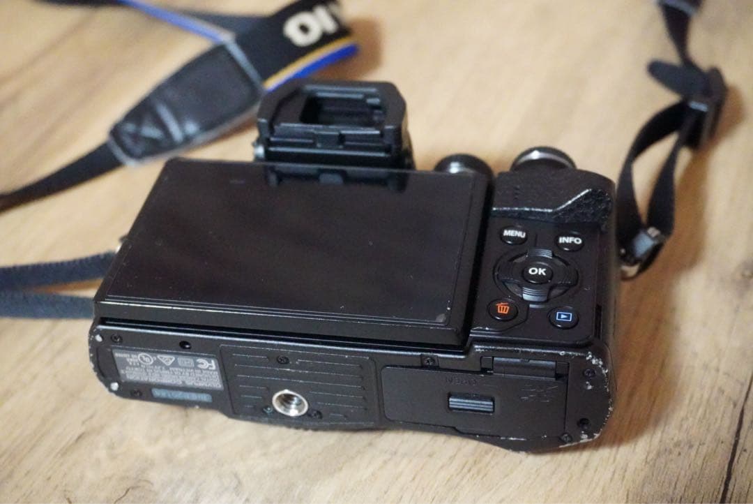 動作品OLYMPUS OMD E−M10 MarkⅡ カメラ本体バッテリーセット